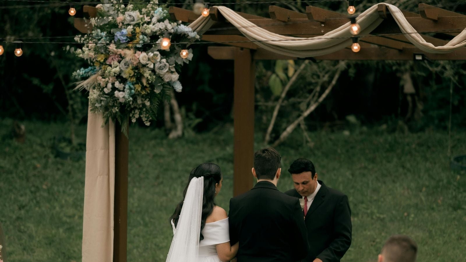 CEO texted employee on wedding day, triggers backlash