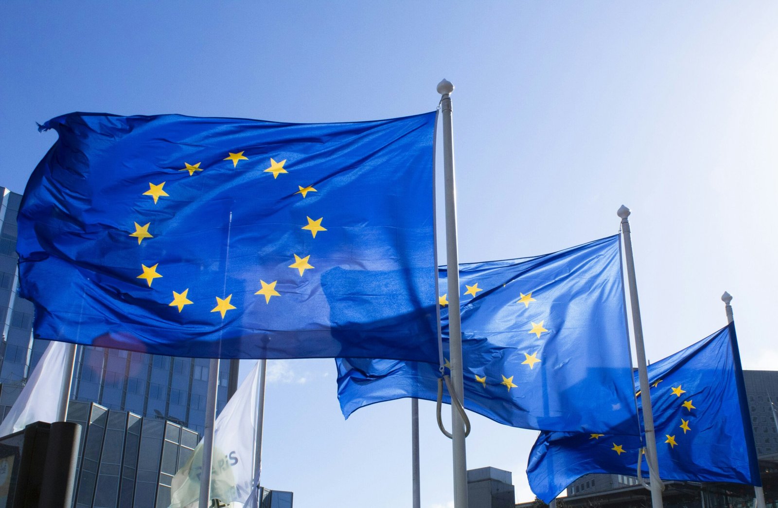 EU Commissioner Warns of Consequences of the Iran War