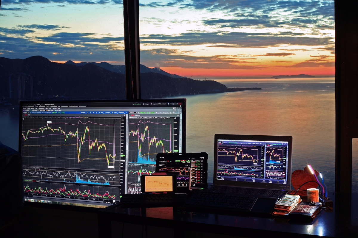 Glass giant's steady edge in volatile markets