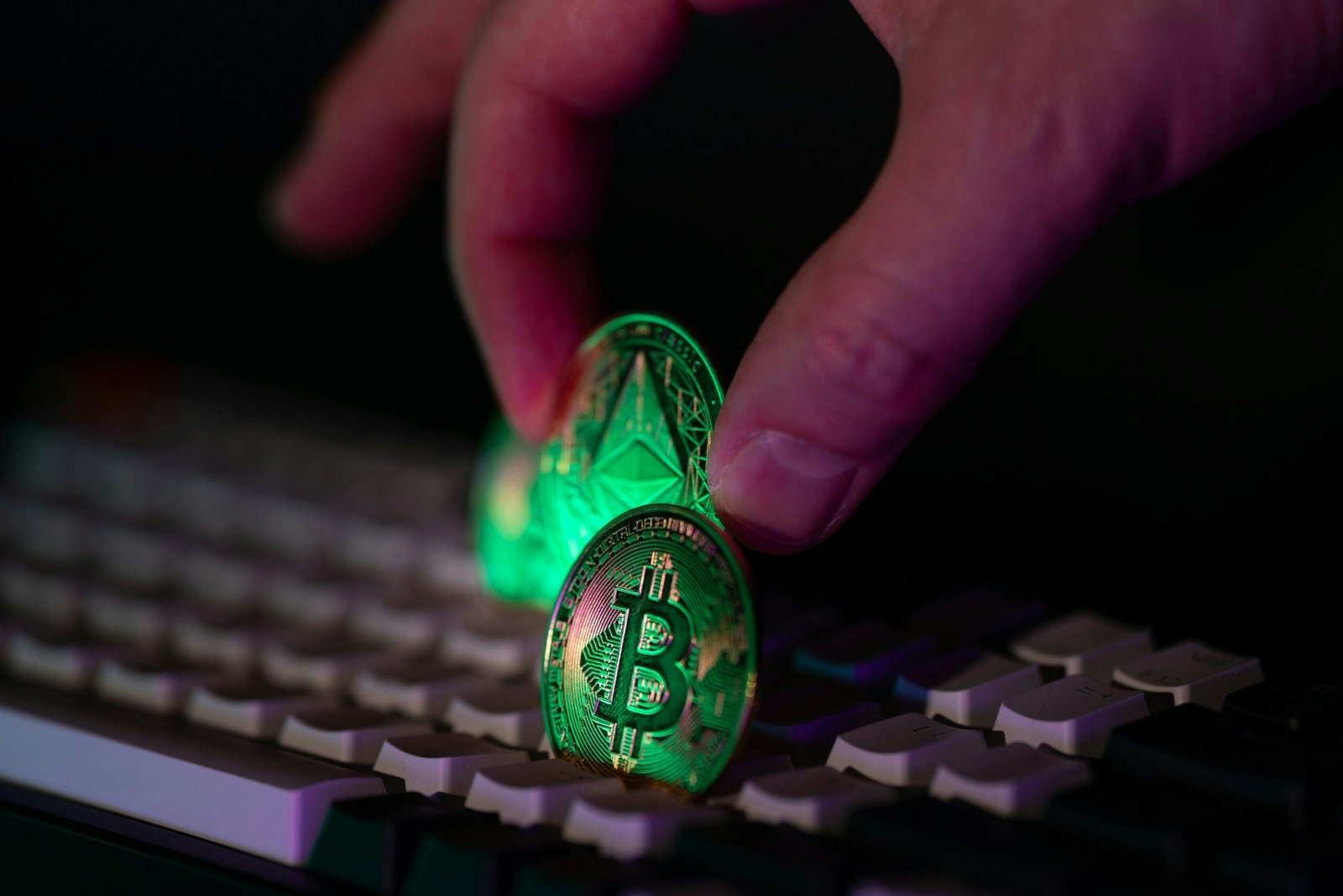 Bitcoin Briefly Tops $73,000 as Inflation Data and Geopolitics Align