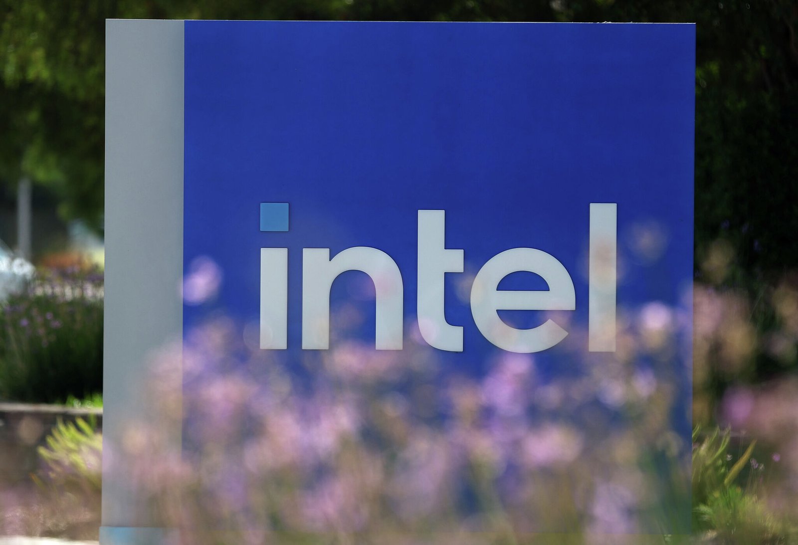 Bay Area tech giant Intel to gut staff, slashing 15,000 workers
