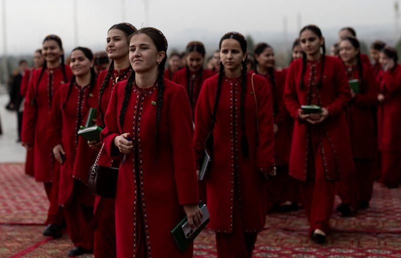 Reclusive Turkmenistan shows signs of cautiously opening up