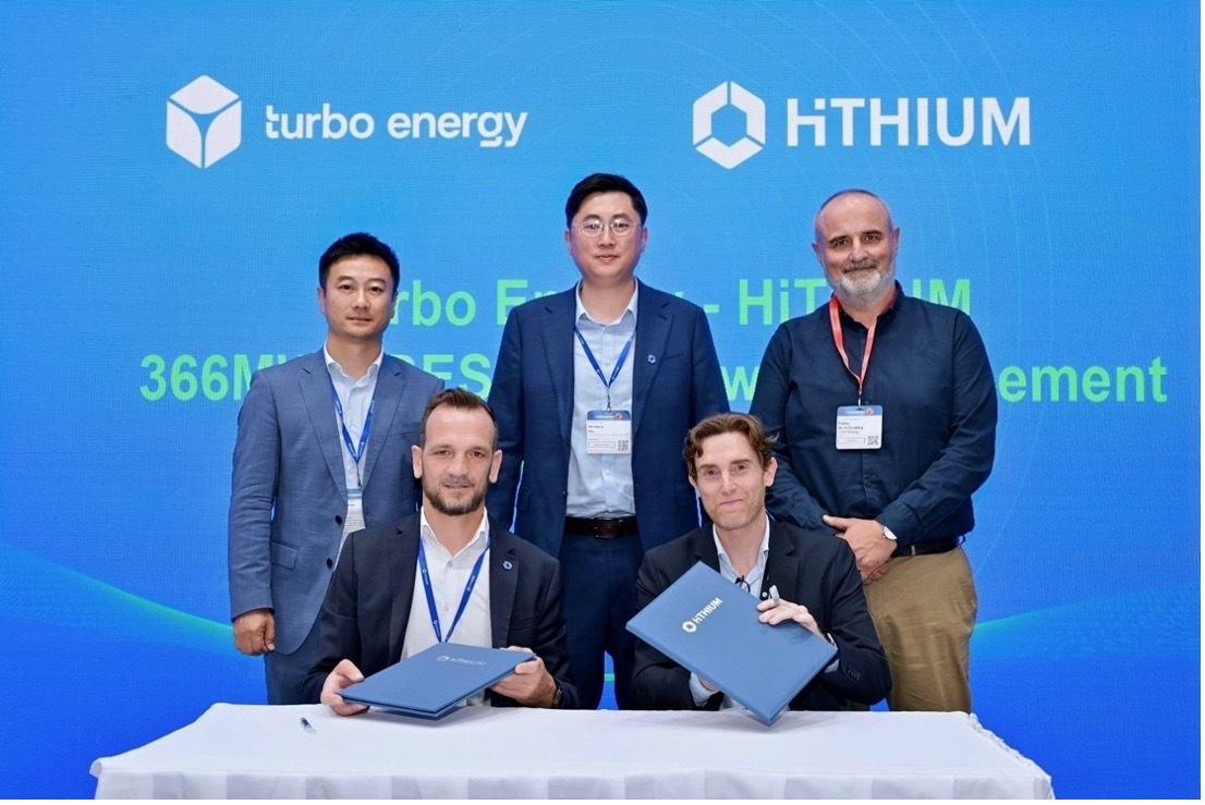 Representatives from Turbo Energy and HiTHIUM during the signing ceremony at The Smarter E Europe 2026 in Munich