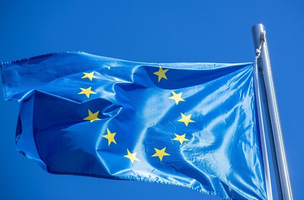 EU scales back AI data centre tender size, further from cutting U.S. reliance