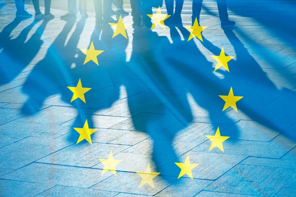 EU Defends Migrant Return Hubs as Rights Groups Balk