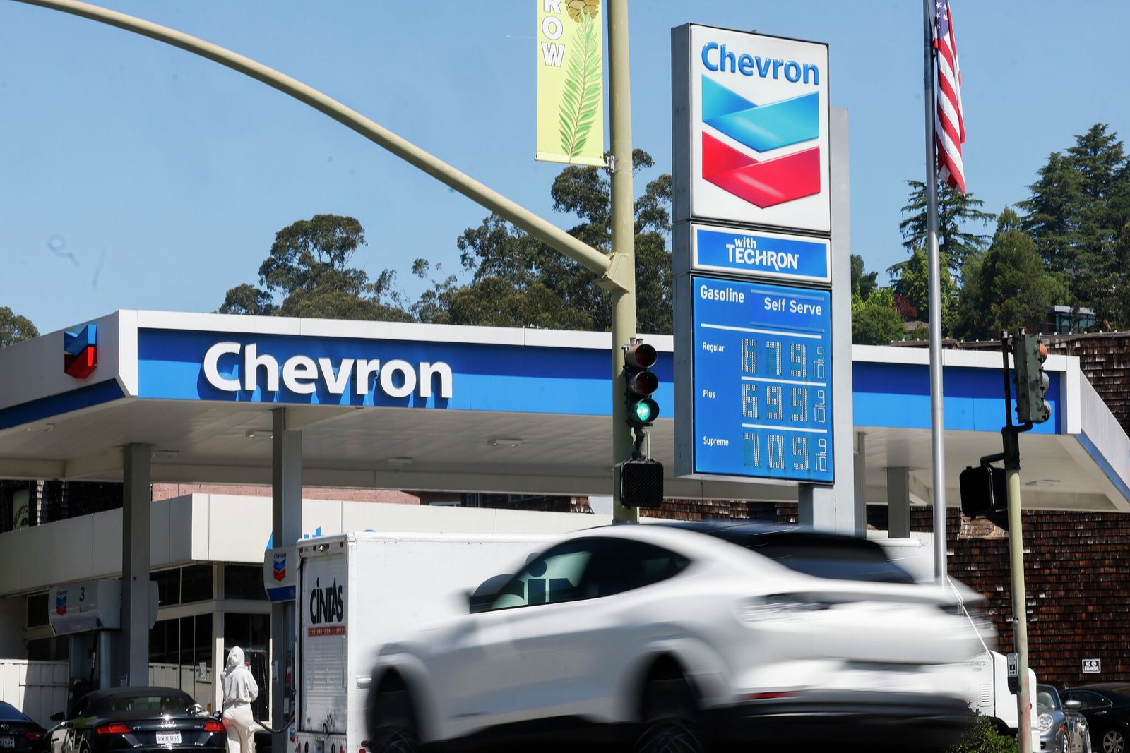 Chevron to relocate 180 Bay Area workers to Houston