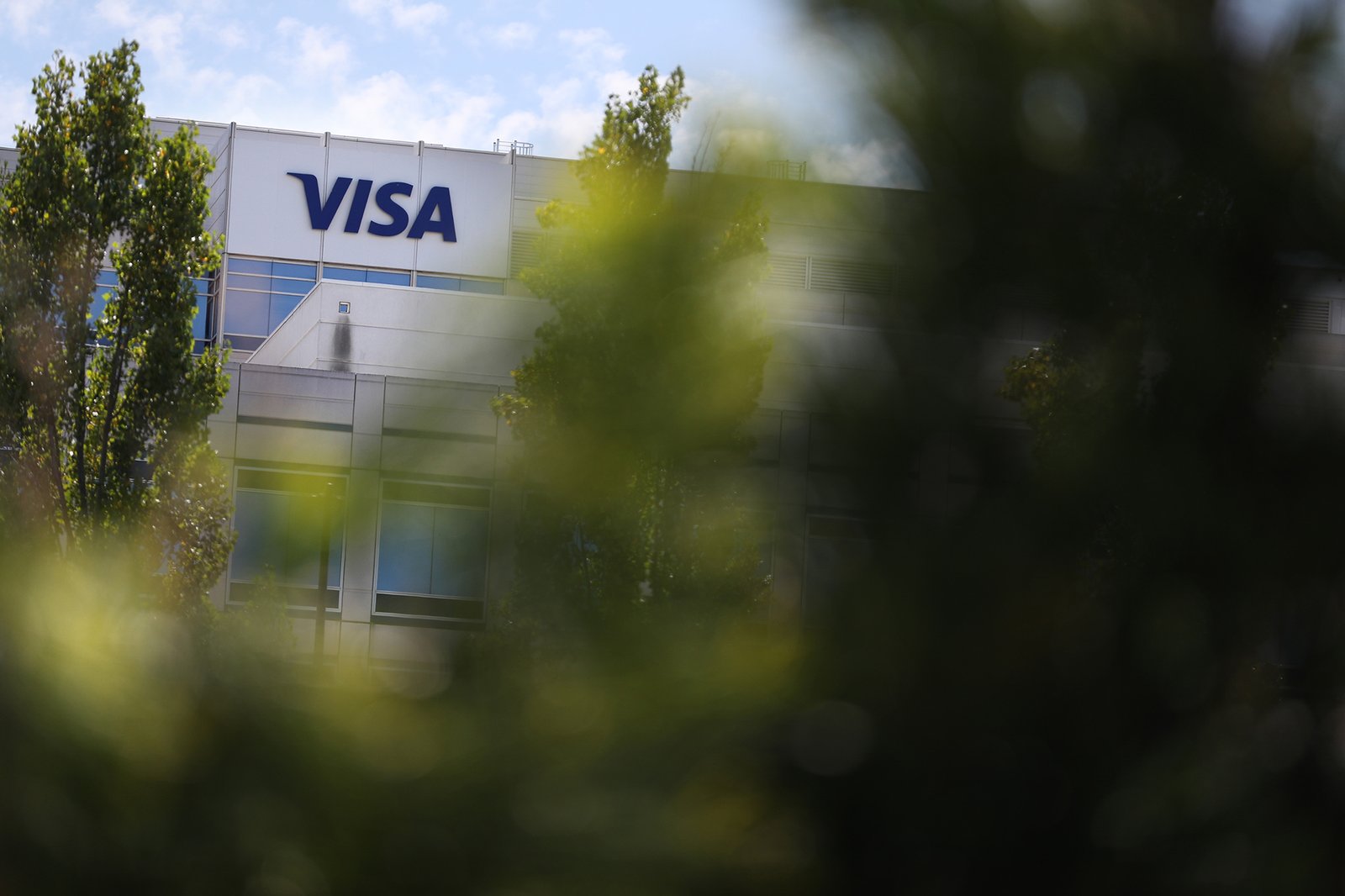 Visa guts 6 VPs and dozens of senior staff from Foster City campus