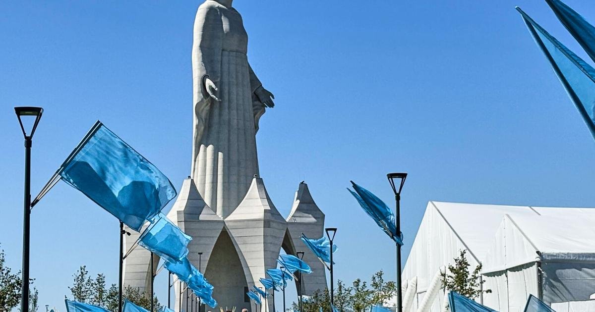 Europe's tallest statue of the Virgin Mary is inaugurated | International