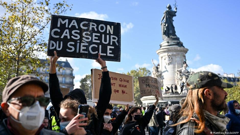 Could France's debt crisis become a problem for Europe?